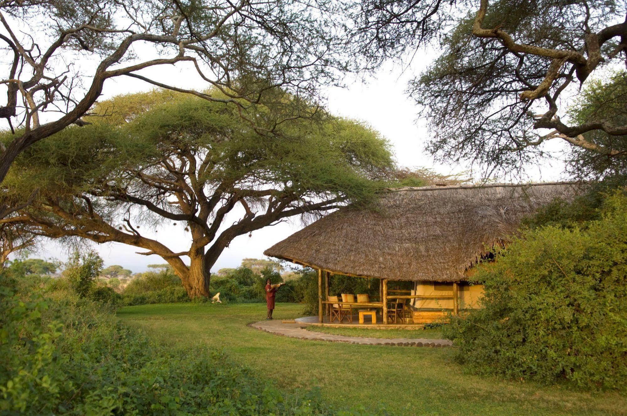 Elewana Tortilis Camp Hotel อัมโบเซลี ภายนอก รูปภาพ