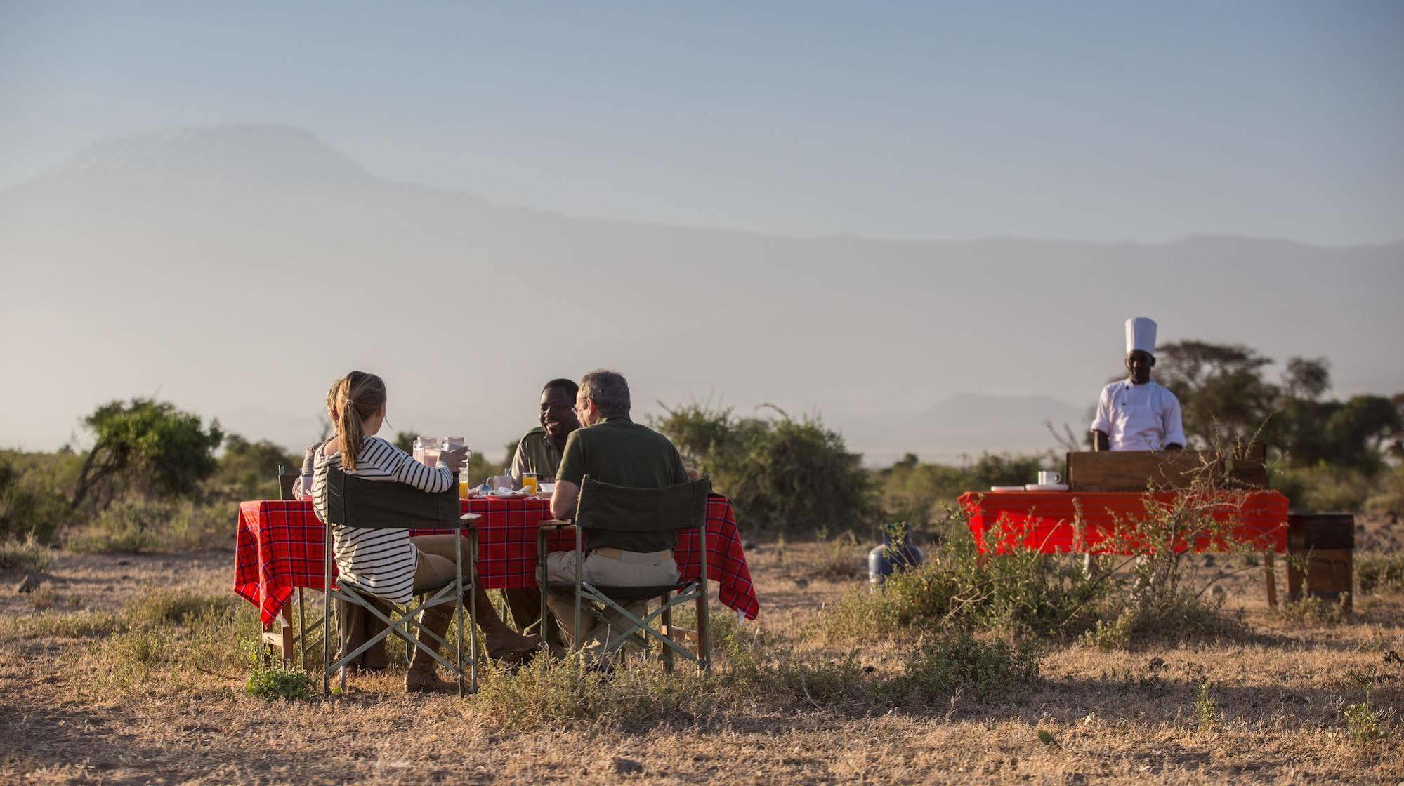 Elewana Tortilis Camp Hotel อัมโบเซลี ภายนอก รูปภาพ