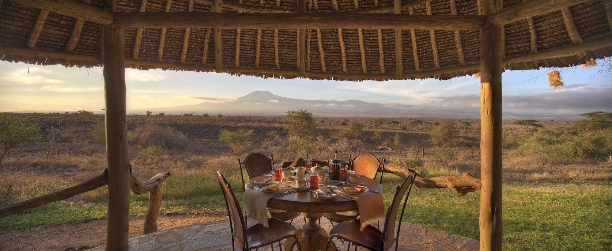 Elewana Tortilis Camp Hotel อัมโบเซลี ภายนอก รูปภาพ